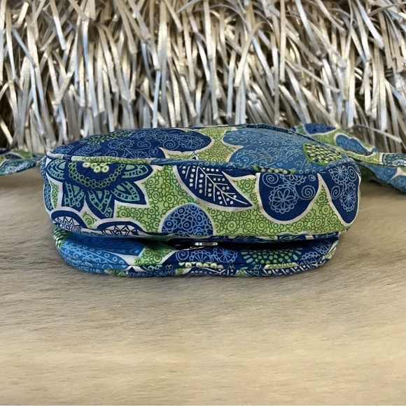 VERA BRADLEY Doodle Daisy Little Flap Hipster Green Blue Floral 2011 Crossbody - Picture 12 of 17